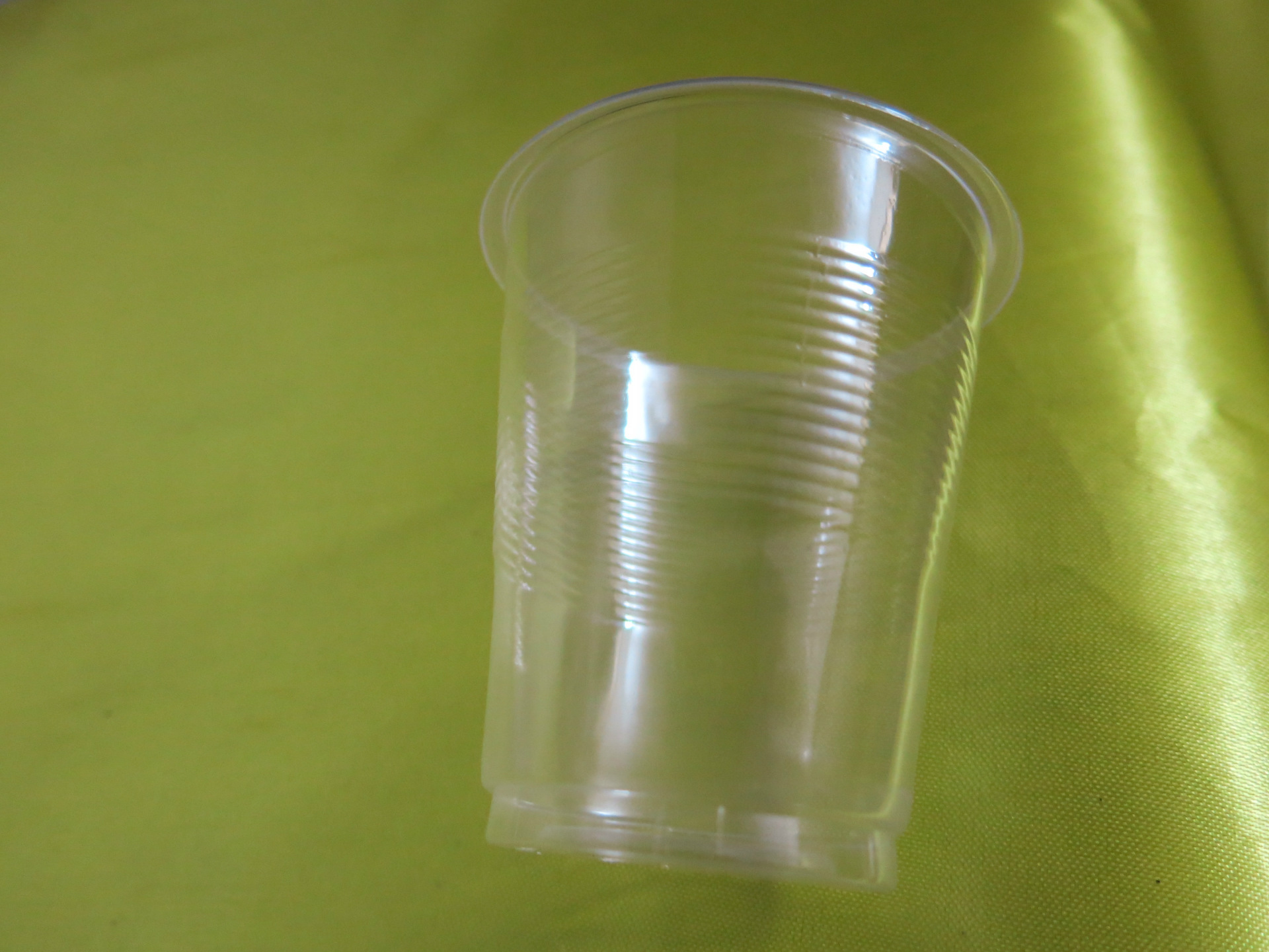 激光焊接塑料水杯视频